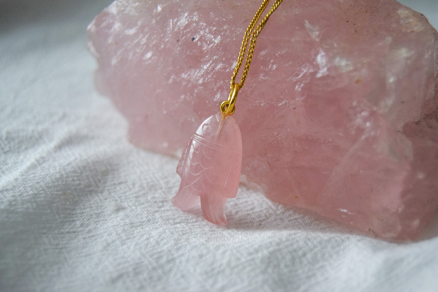 Intricately detailed, this versatile rutilated quartz leaf features a delicate leaf design carved from rose quartz gemstone, it is perfect for various jewelry creations like a necklace or earrings.