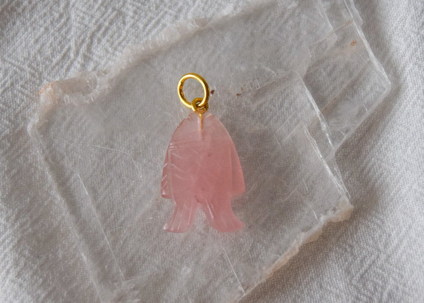 Intricately detailed, this versatile rutilated quartz leaf features a delicate leaf design carved from rose quartz gemstone, it is perfect for various jewelry creations like a necklace or earrings.